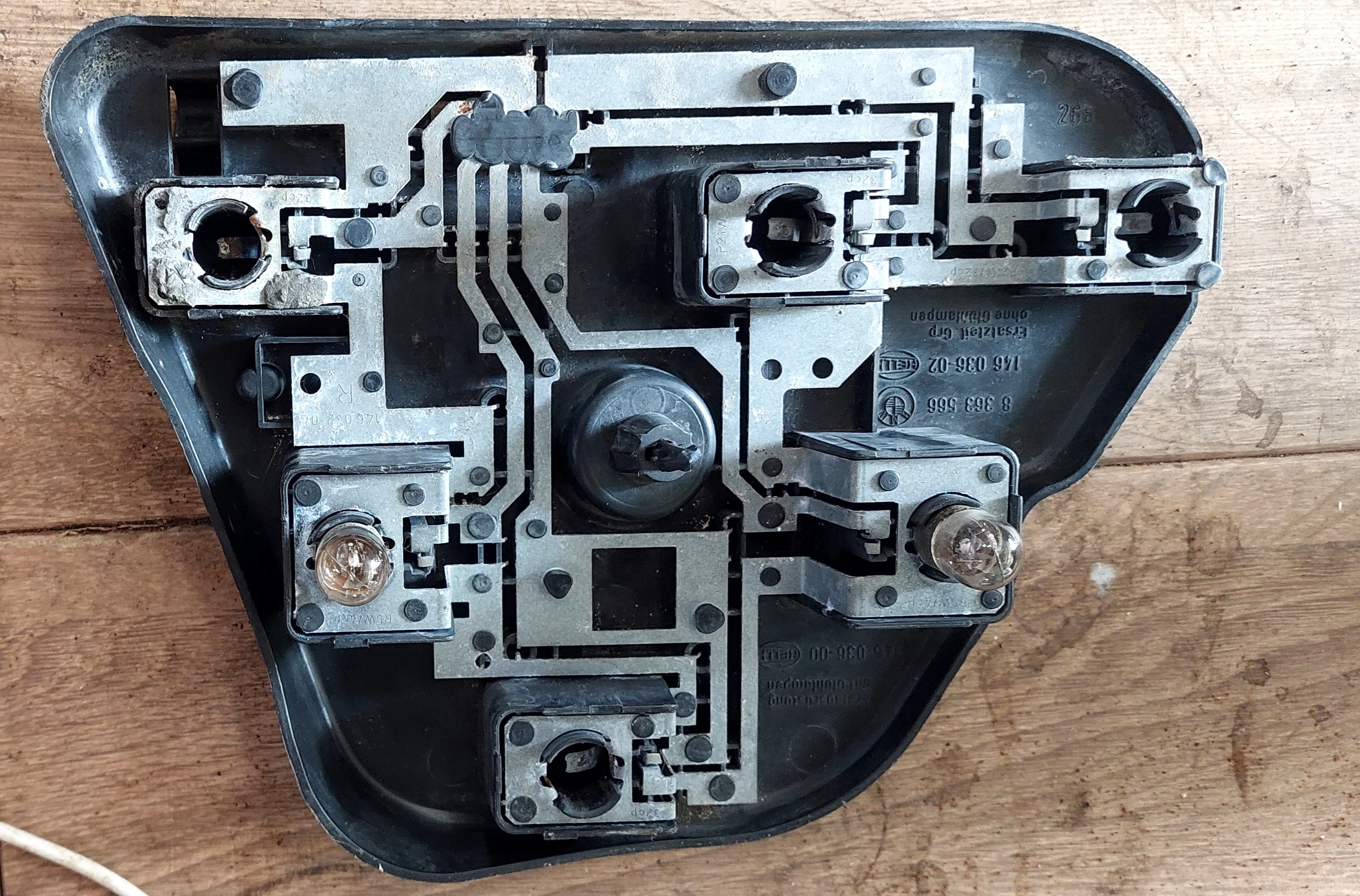 Tutup Lampu Belakang E39