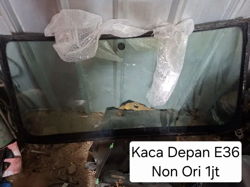 Kaca Depan E36